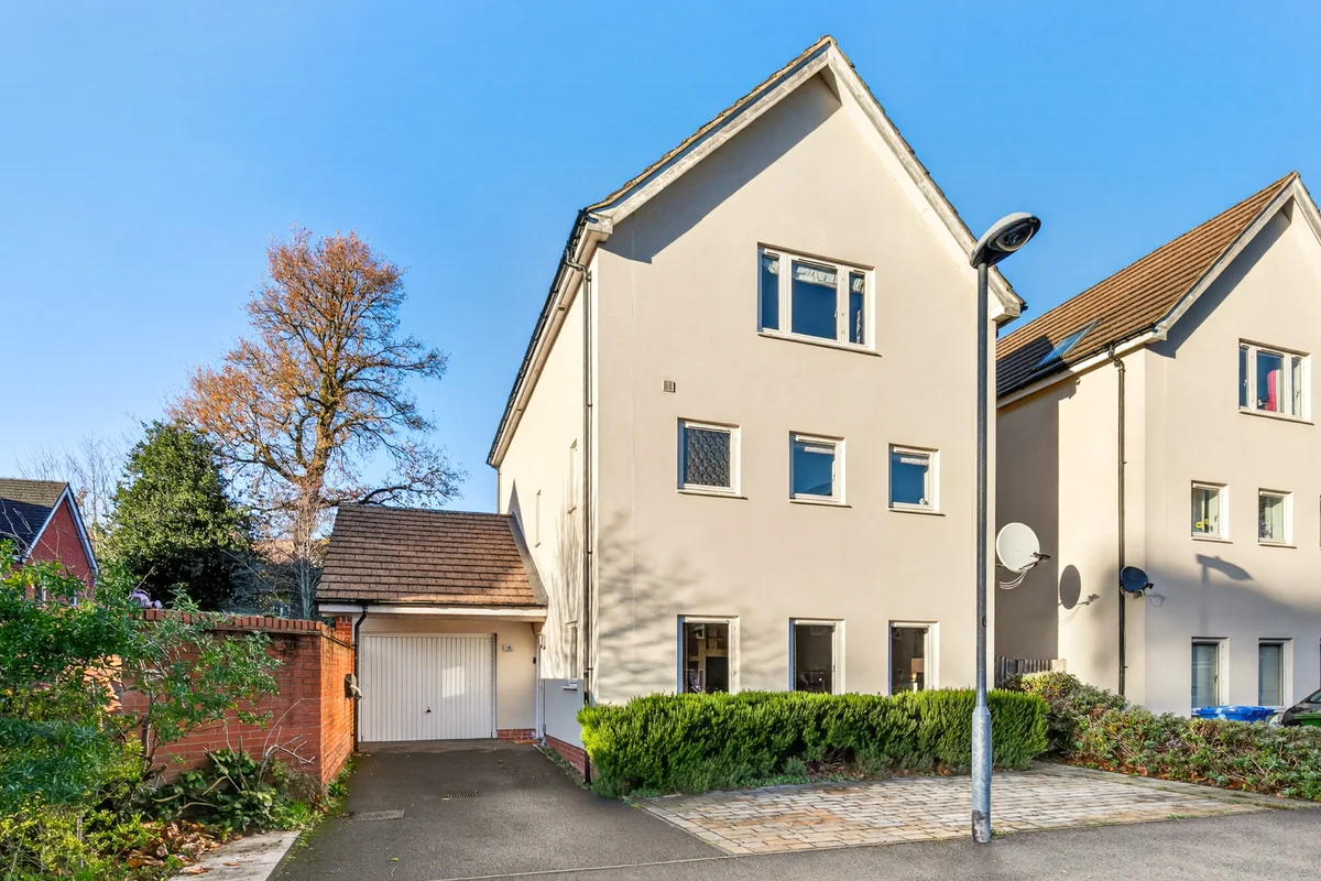 Jaguar Lane, Bracknell, RG12