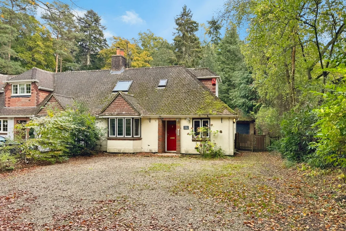 Saint Neots Road, Hook, RG27