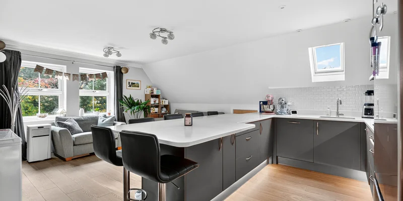 Murdoch Road, Wokingham - Image 2