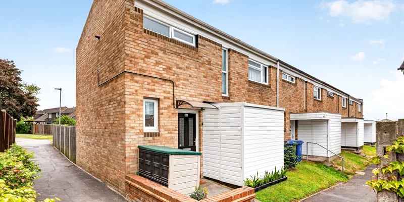 3 bedroom end of terrace for sale