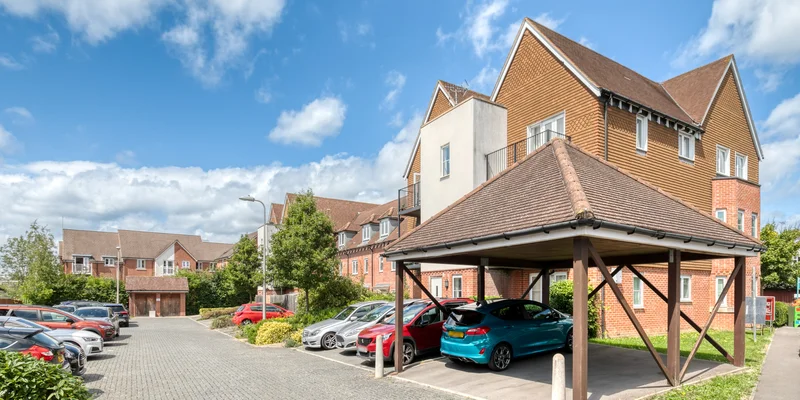 Outfield Crescent, Wokingham, RG40 - Image 2