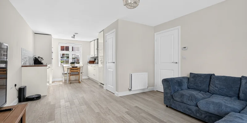 Flat 1 Elizabeth House, Arborfield, Reading, RG2 - Image 2