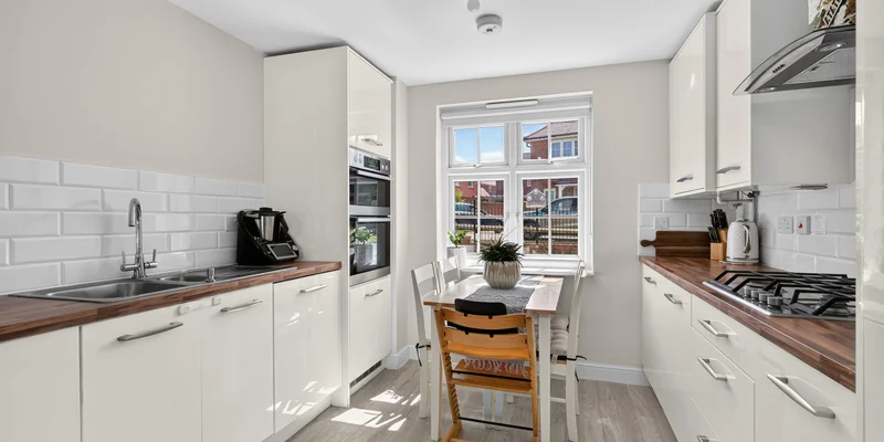 Flat 1 Elizabeth House, Arborfield, Reading, RG2 - Image 3
