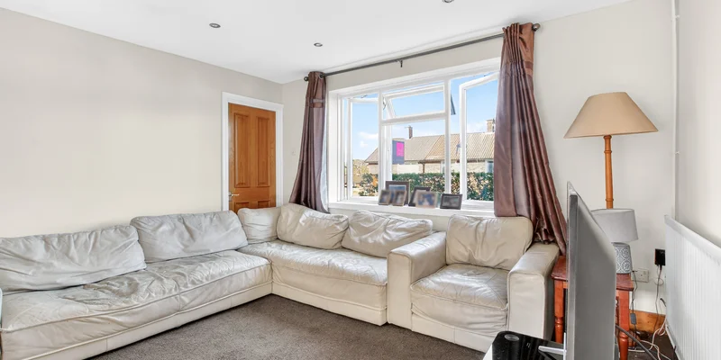 South Lynn Crescent, Bracknell, RG12 - Image 2