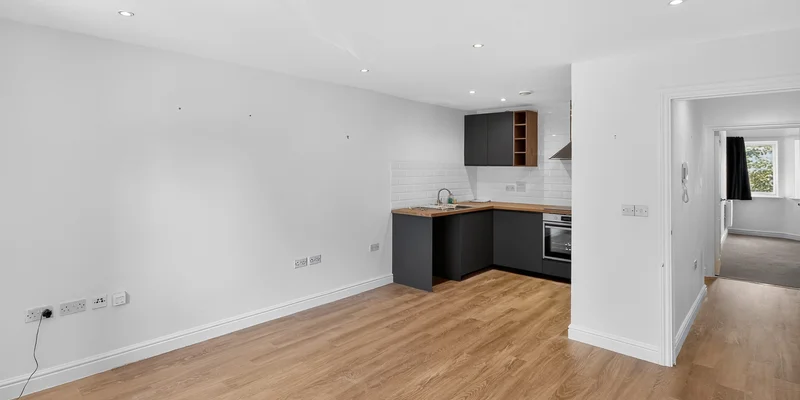 Outfield Crescent, Wokingham, RG40 - Image 2