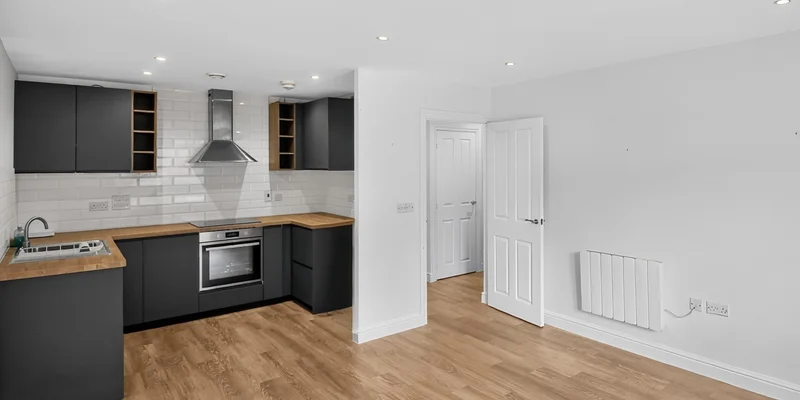Outfield Crescent, Wokingham, RG40 - Image 2