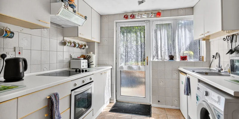Oakwood Road, Bracknell, RG12 - Image 2