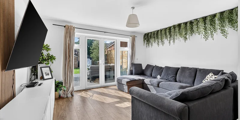 Oak Avenue, Wokingham, RG40 - Image 2