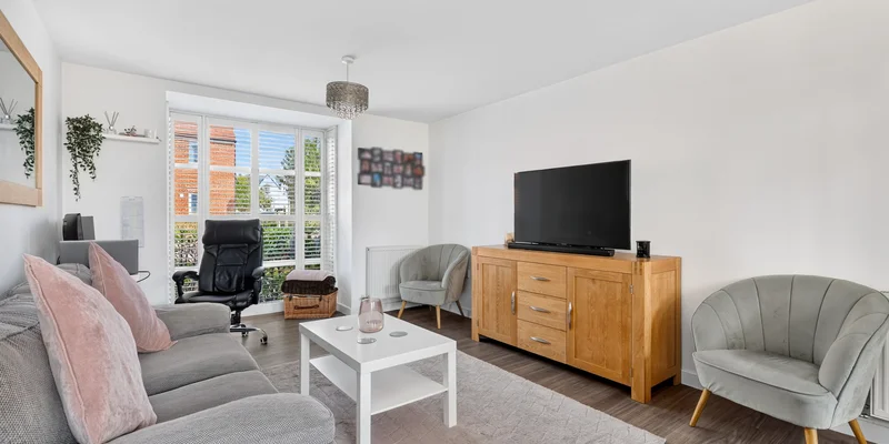 Ifould Crescent, Wokingham, RG40 - Image 2