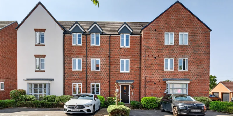 2 bedroom flat for sale