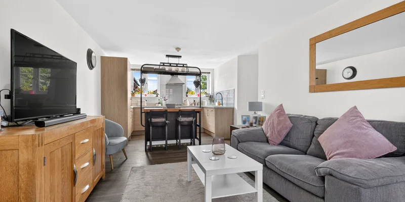 Ifould Crescent, Wokingham, RG40 - Image 3