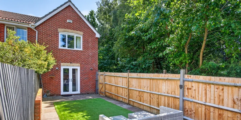 2 bedroom end of terrace for sale