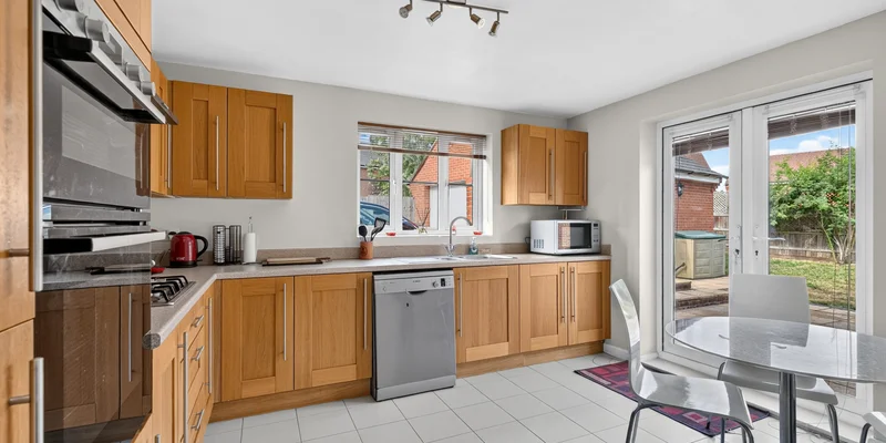 Bunce View, Bracknell, RG12 - Image 2