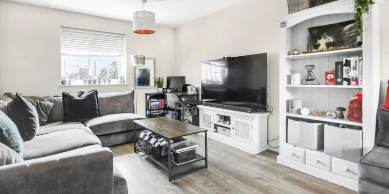 Falcon Way, Bracknell - Image 2