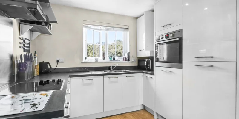 Falcon Way, Bracknell - Image 3
