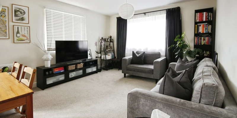 Falcon Way, Bracknell - Image 2