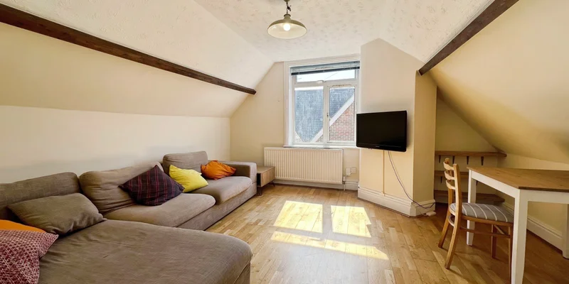 Sturges Road, Wokingham, RG40 - Image 2