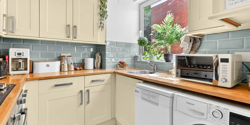 The Glen, London Road, Sunninghill, SL5 - Image 3