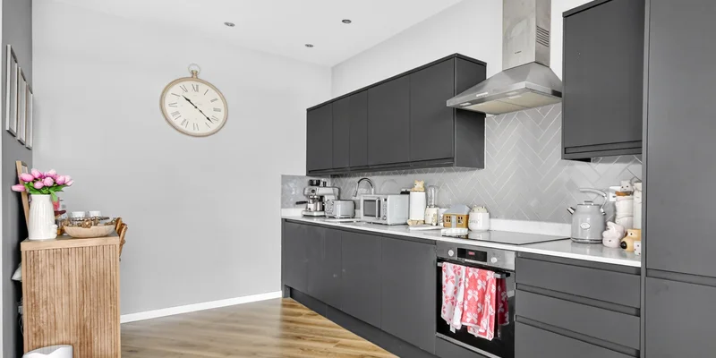 London Road, Bracknell, RG12 - Image 2