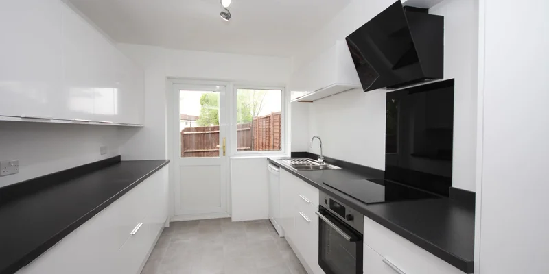 5 bedroom town house for rent