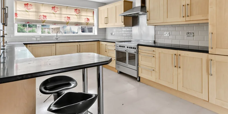 Lovedean Court, Bracknell, RG12 - Image 2