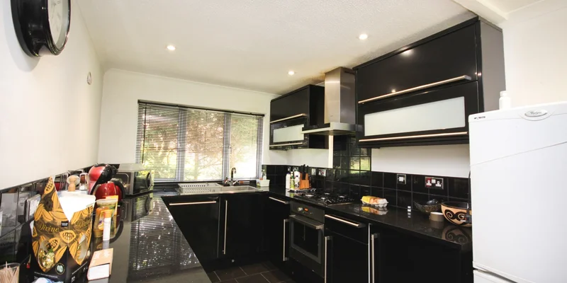 Vandyke, Bracknell - Image 2