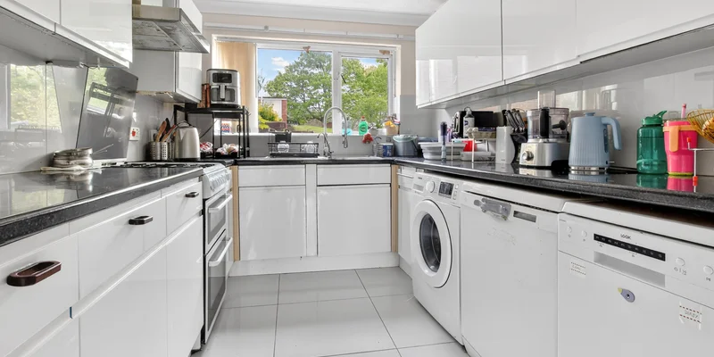 Bishopdale, Bracknell, RG12 - Image 2