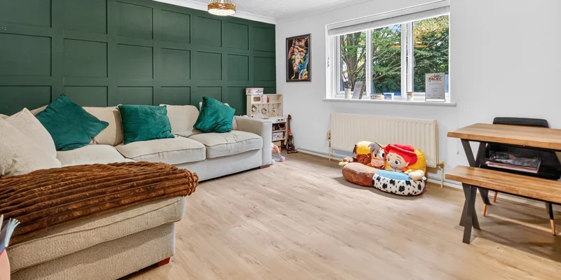 Hebbecastle Down, Warfield, Bracknell, RG42 - Image 2
