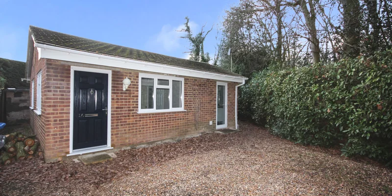 2 bedroom detached for rent