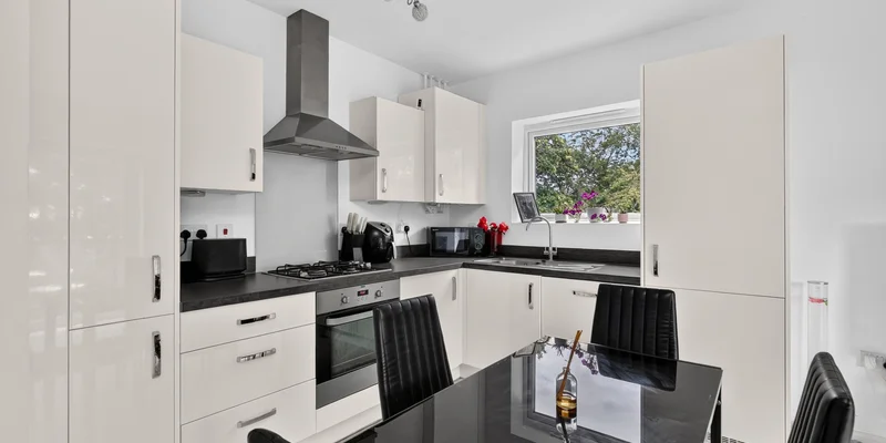 Edrich Grange, Crowthorne, RG45 - Image 3