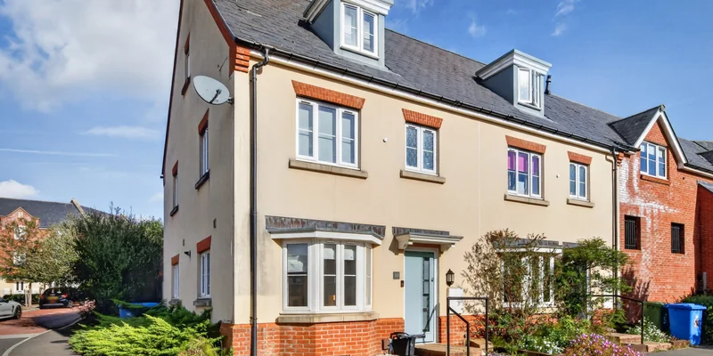 4 bedroom town house for sale
