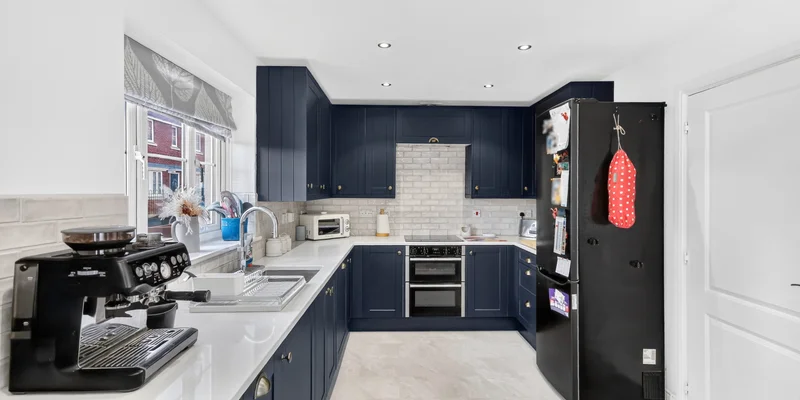 Eagle Way, Bracknell, RG12 - Image 2
