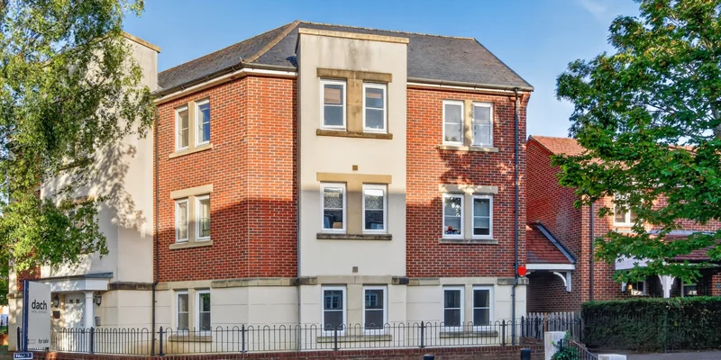2 bedroom flat for sale