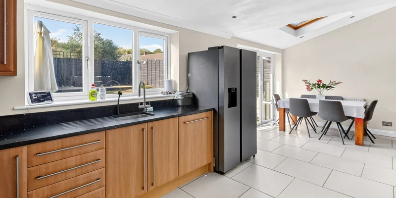 Waterham Road, Bracknell, RG12 - Image 2