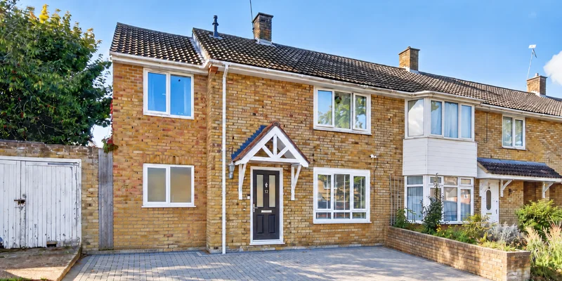 4 bedroom end of terrace for sale