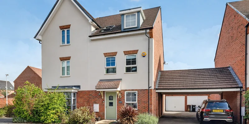 3 bedroom town house for sale