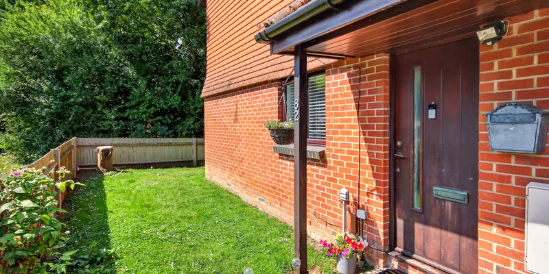 2 bedroom maisonette for sale