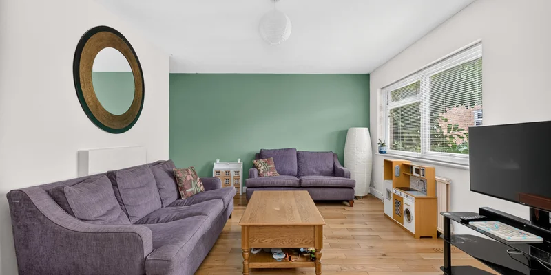 Jerrymoor Hill, Finchampstead, RG40 - Image 2